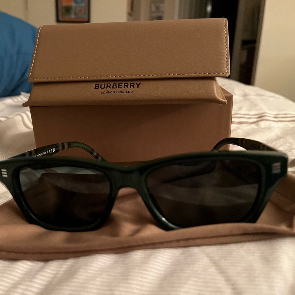 Great pair of Burberry sunglasses